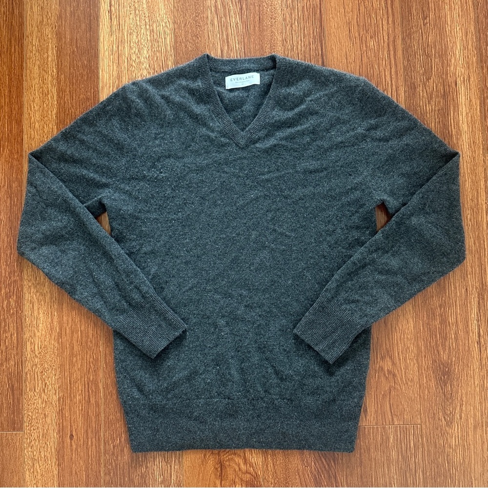 Everlane Mens XS 100% Cashmere V-Neck Sweater Gray Charcoal